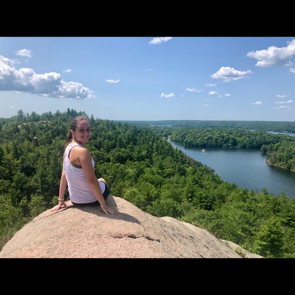 Meet your Posher, Sierra - Picture 1 of 1